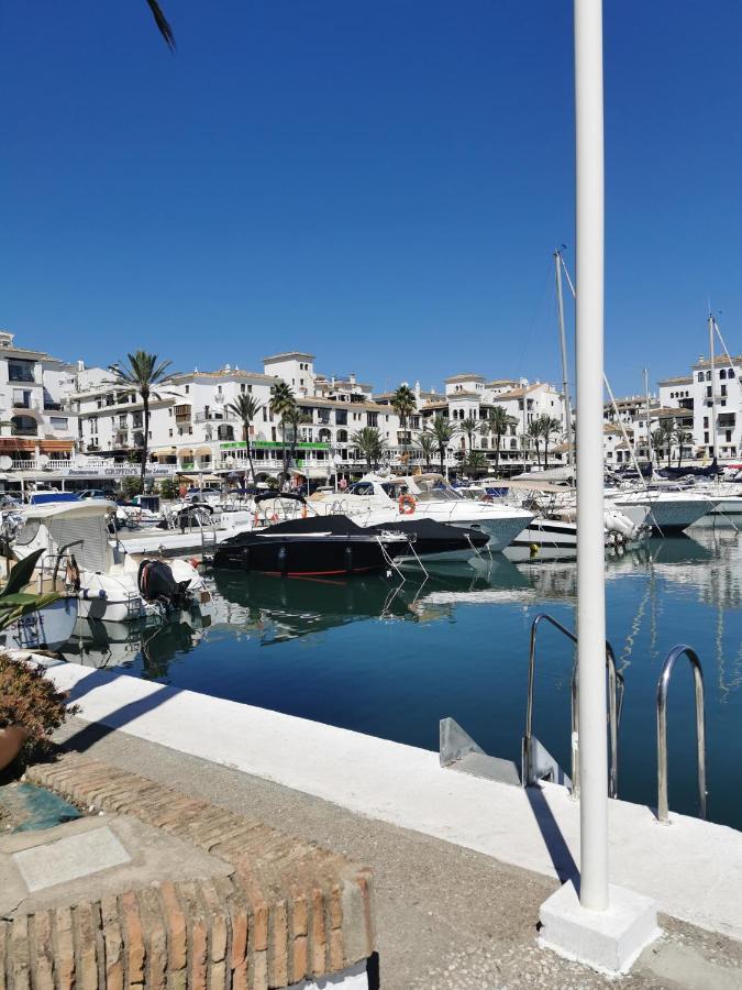 Puerto de la Duquesa beachfront apartment Manilva Exterior foto