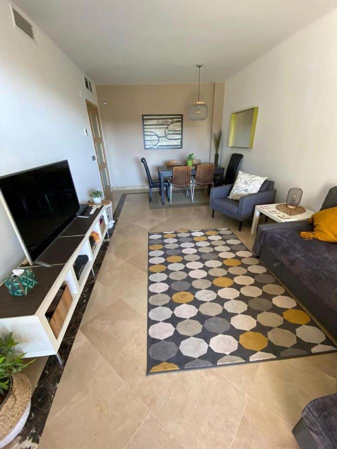 Puerto de la Duquesa beachfront apartment Manilva Exterior foto